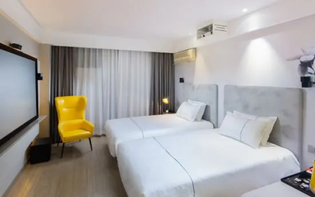 Magnotel Hotel (Feidong Platinum Center Baogong Avenue)