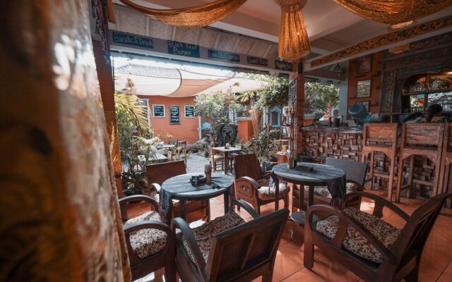 Lovina Palace