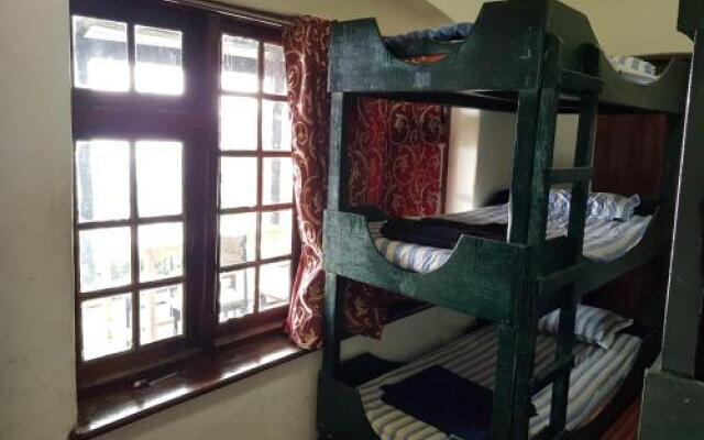 GreenLands Youth Hostel And International Tourist Home