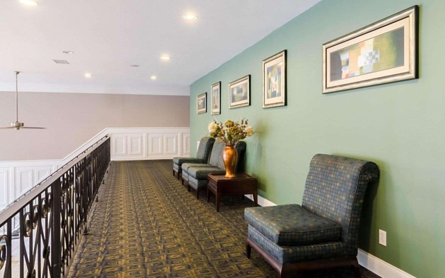 Ramada Inn And Suites