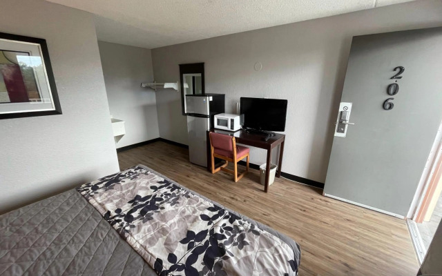 Extend-A-Suites Albuquerque West (ex. Rodeway Inn)