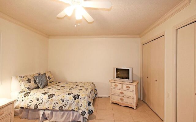 Shoreline 1074 Condo by RedAwning