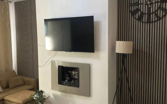 Modern Townhouse-free Parking-game Room-w-ifi