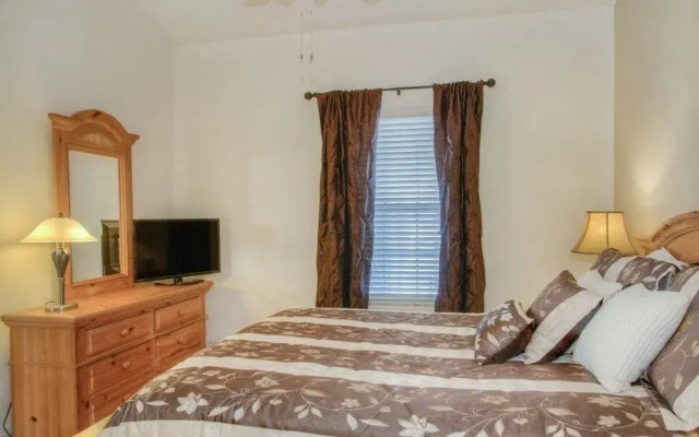 Magnolia North 305 4879 3 Br condo by RedAwning