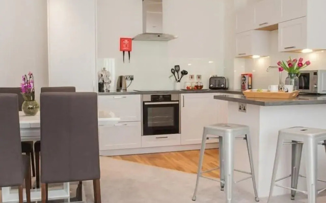 Henge House - Sarsen Apartment