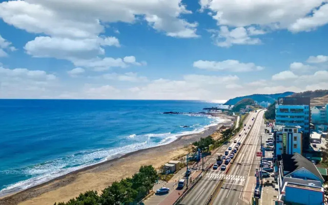 Yangyang Haettuneonchangmoon Pension