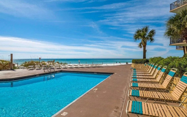 Pelican Walk 904