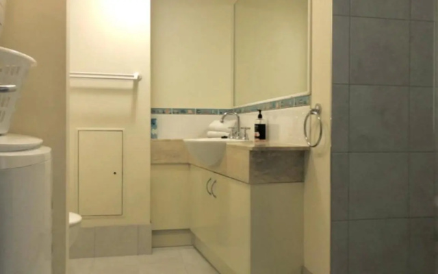 #55 Grand Pacific Resort, Outdoor Spa With A View! – Bathroom – Caloundra