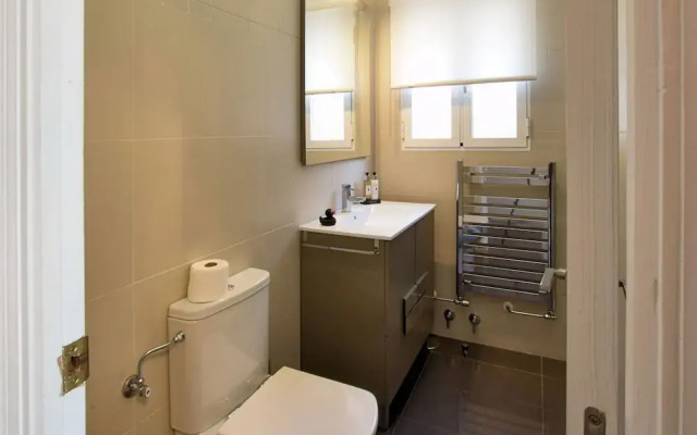 Graceful Villa in Sayalonga with Swimming Pool