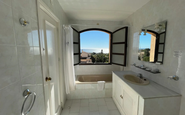 Apartamentos El Toro