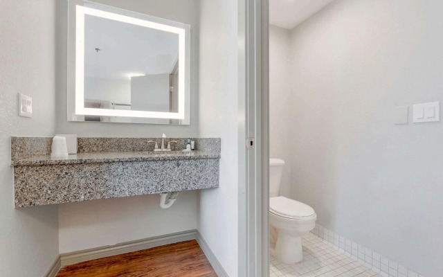 Days Inn by Wyndham Thornton