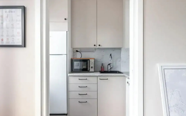 Bright & Cozy, Renovated Studio in the Center