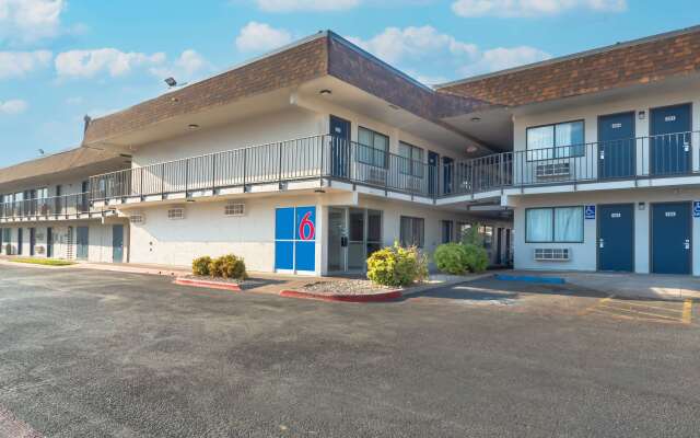 Motel 6 Del Rio, TX
