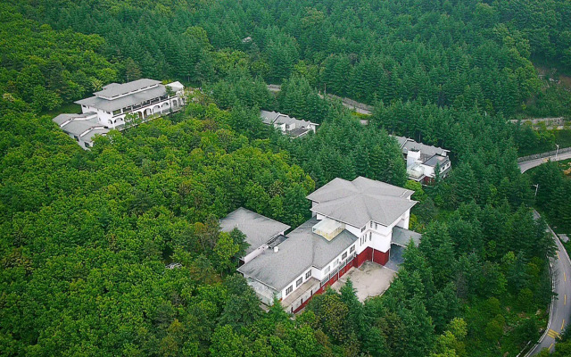 Shennong Hotel