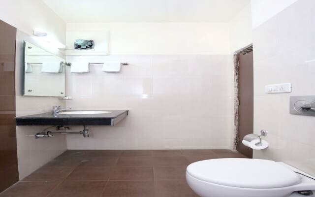 OYO 12989 White Diamond Hotel