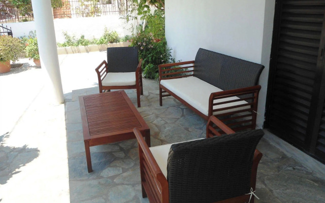Christina Studios & Apartments