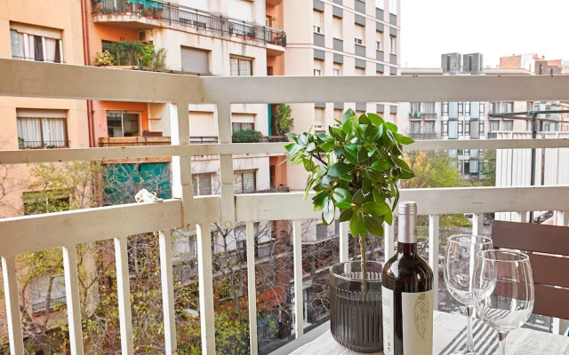 Love Local Life Near Sagrada Familia By Myrentalhost