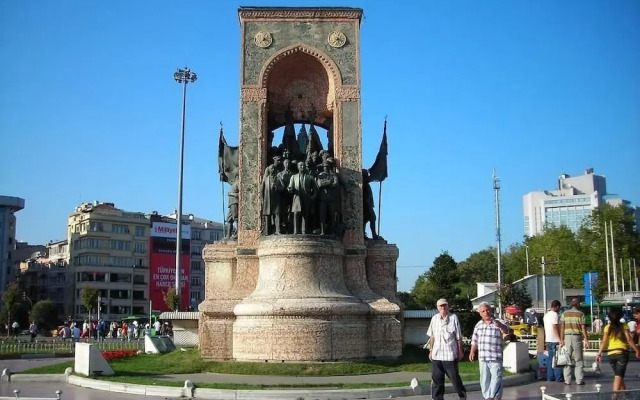 RoyalStar Taksim Family Suites