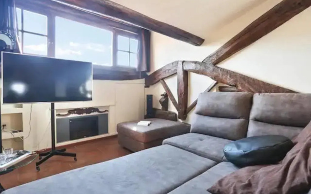 Massimiliano apartment in center with AC
