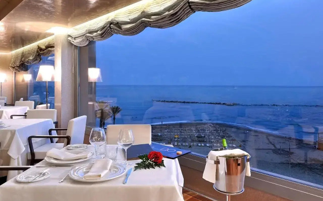 Aleysa Playa Aparthotel