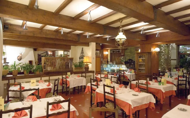 Hotel Restaurant Planes