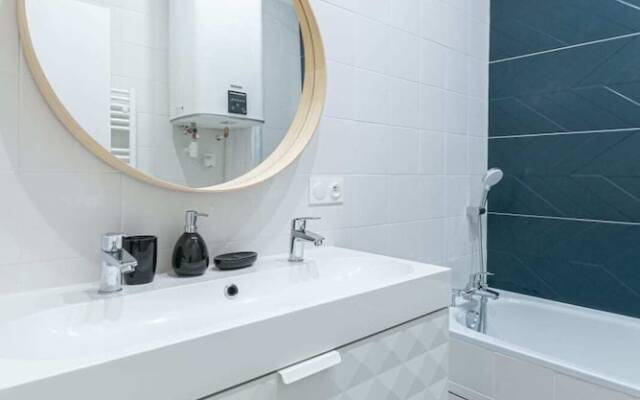 Luminous and Design Appt Close to Paris