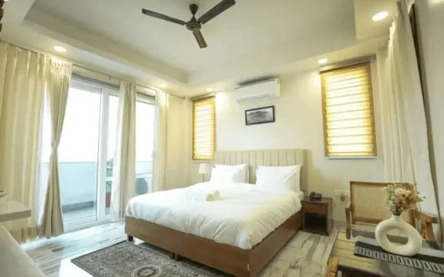 Modern City Service Apartment