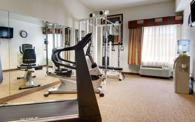 Quality Inn &  Suites Hattiesburg North