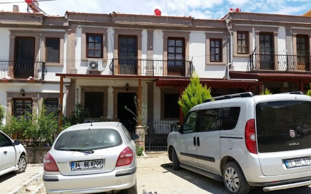 Ayvalik Konaklari