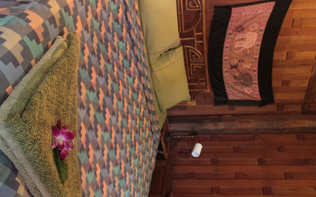 Thai Teak House Garden Homestay
