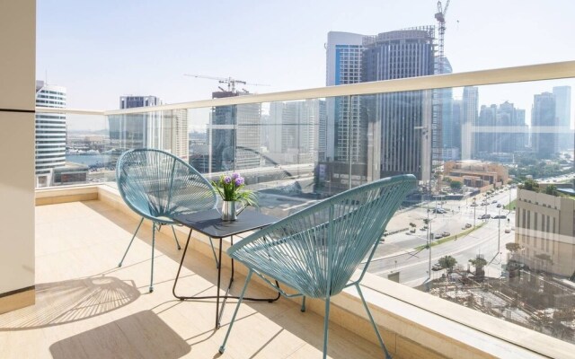 Luxurious Living In This 2BR With Study in Downtown Dubai - Sleeps 5!