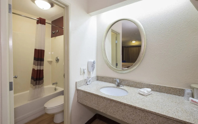 Red Roof Inn Cincinnati - Sharonville