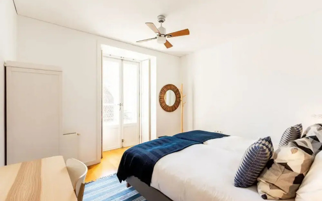 JOIVY Chiado Self Check-In 2-BR Flat w/Parking