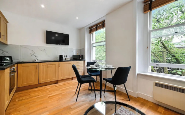 Avari Apartments – Gray’s Collection