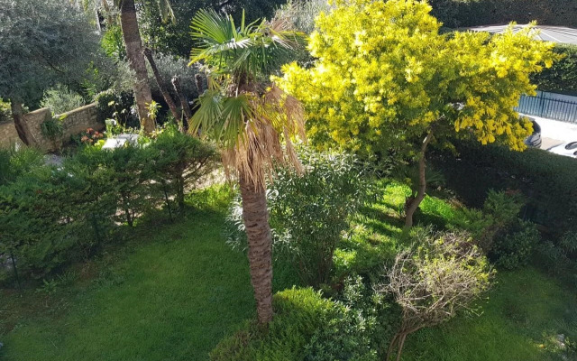 Melodie Garage Gratuit (Adults Only)