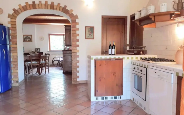 Traditional Villa in Varano With Private Garden