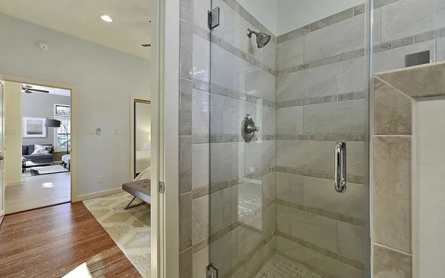 Stylish 3BR in Austin by RedAwning