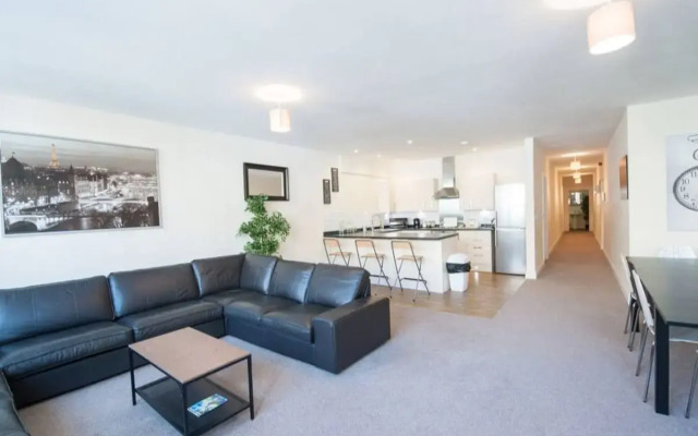 The Broadmead Forest - Spacious City Centre 3BDR Apartment