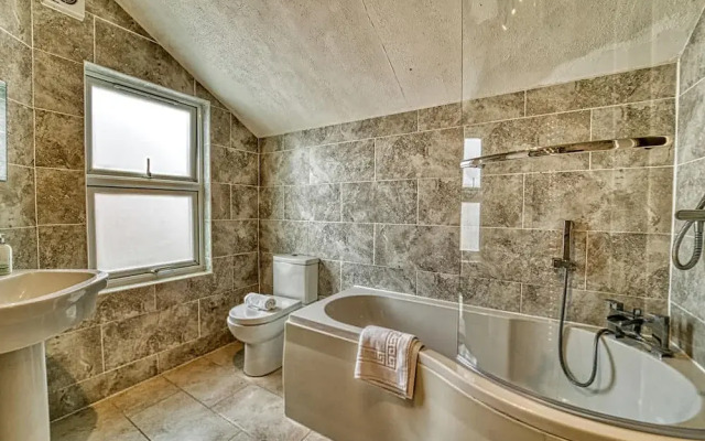 Host Stay Southfield Residence