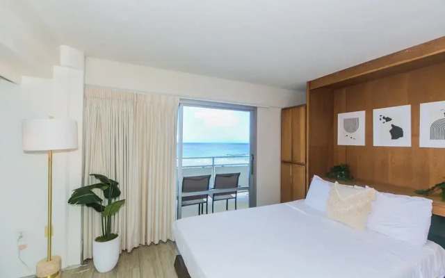 Two Bedroom Condo Overlooking Ala Wai Boat Harbor by RedAwning
