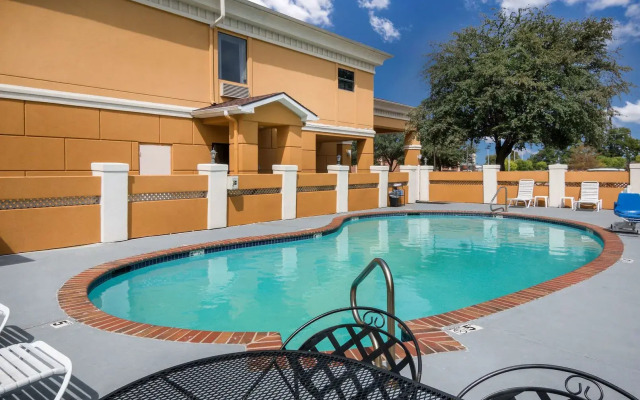 Quality Inn & Suites - Granbury