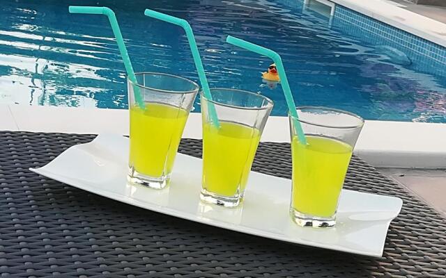 Villa 4US with pool,near Split and sea