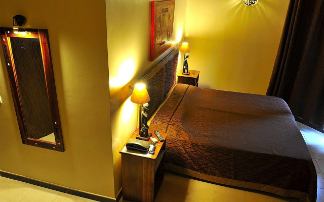 Royam Hotel