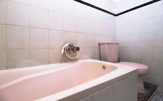 RedDoorz Dukuh Kupang