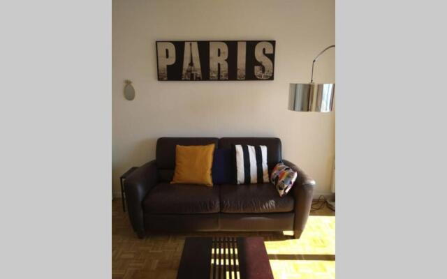 4 min walk to Metro, 60m², renovated, La Défense