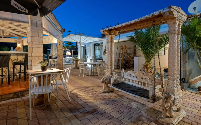 Nikos Apartments