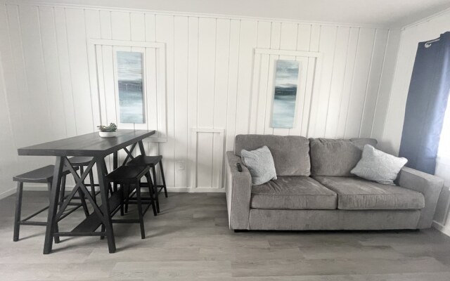 Anchor Bay Inn and Suites