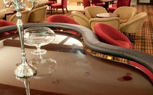 Everest Hotel