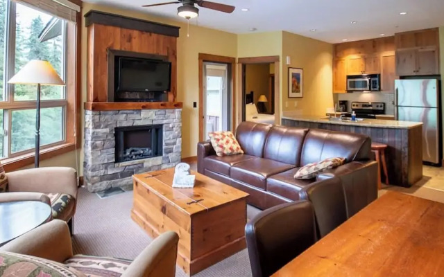 Timberline Lodges by Fernie Lodging Co