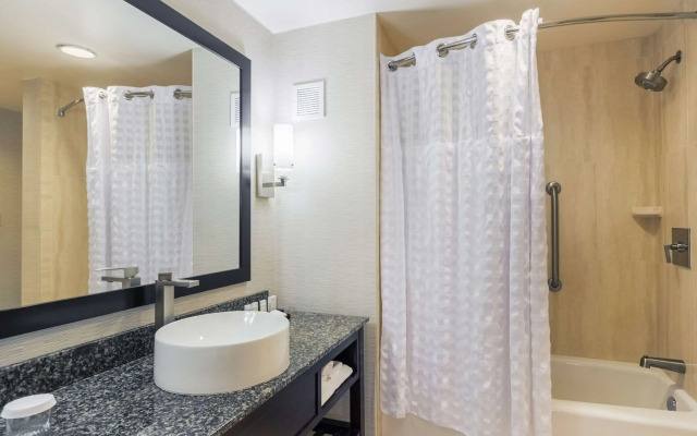 Embassy Suites Newark Airport